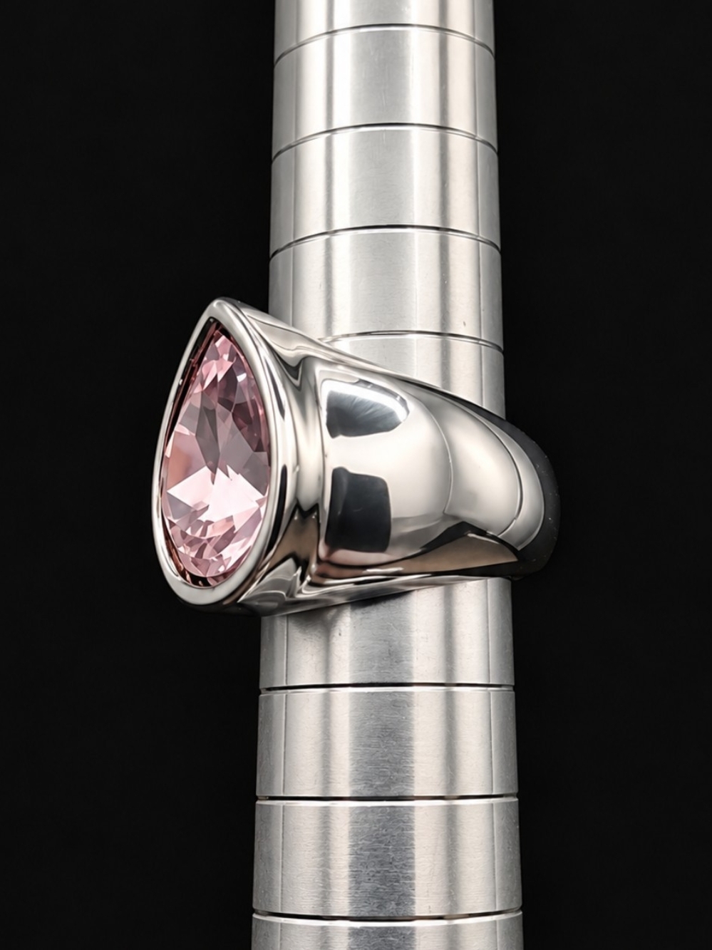 Modernist Style Ring - Picture 3 of 4